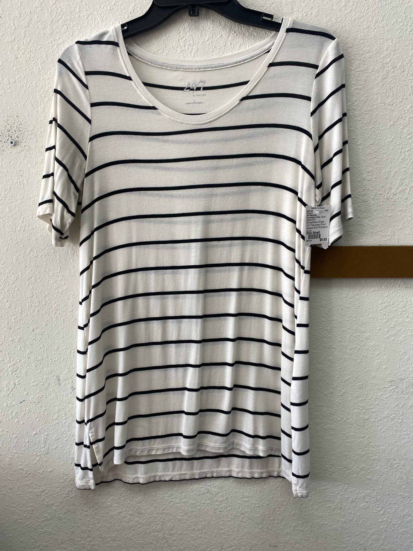 White/Black Stripe 24/7 Maurices Short Sleeve Shirt Women's Small