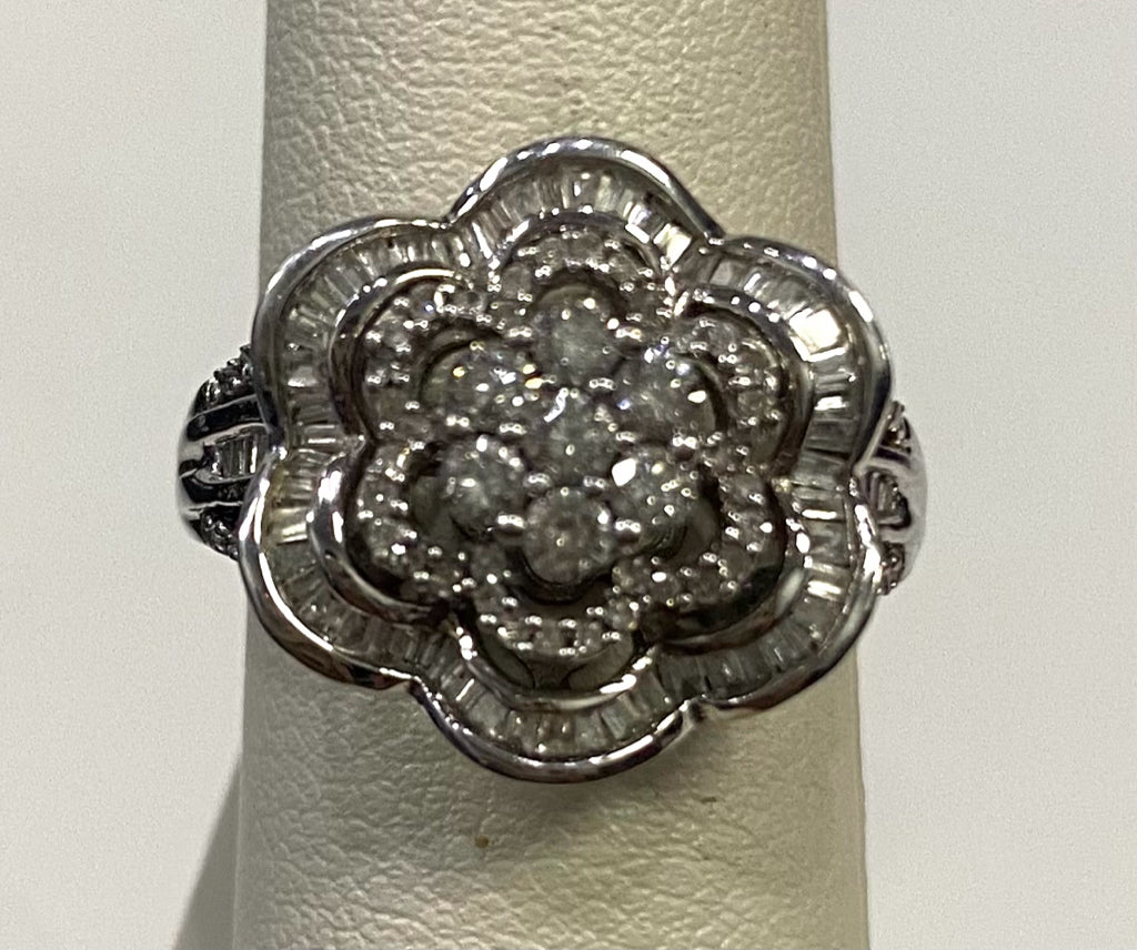 14k White Gold Diamond Cluster Ring Size 6.5