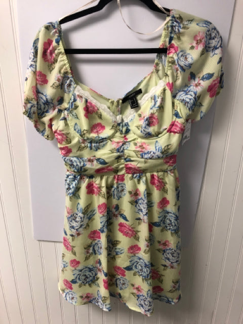 green dress from forever 21 Floral Women's – Camilla's Closet Consignment Size:S (9/25) dresser with 10 drawers Anya Taylor-Joy's Green Dior