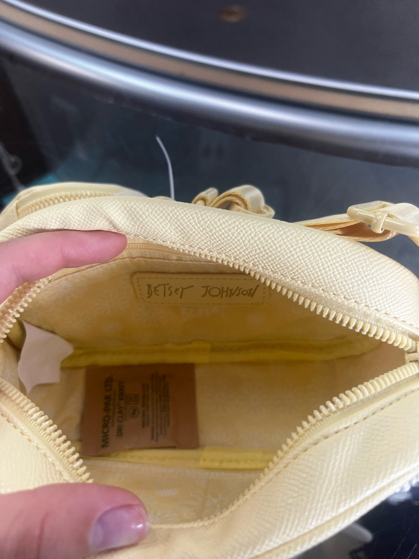 Fashion NEW Betsey Johnson Yellow/White Handbag