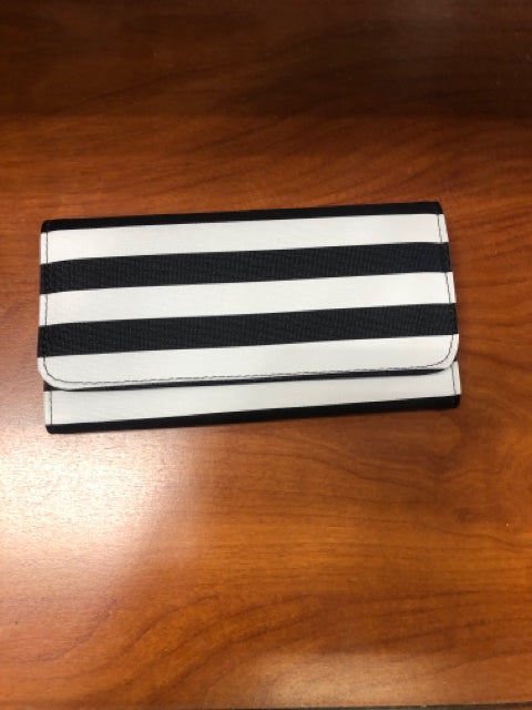 Fashion Kut From The Kloth Black & White Wallet