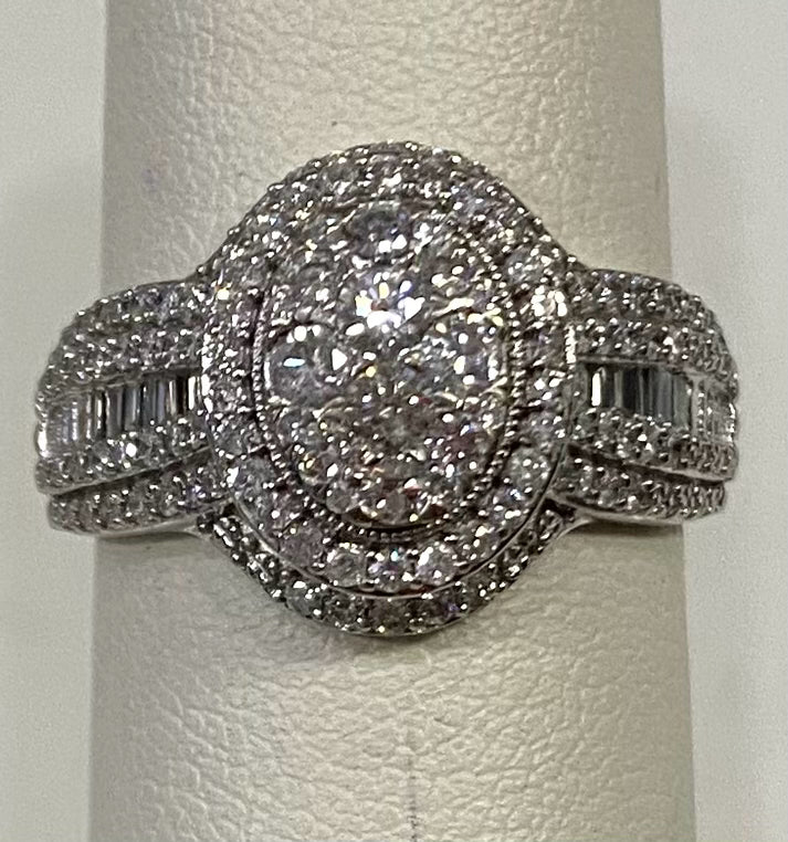 10k White Gold Diamond Cluster Ring Size 8