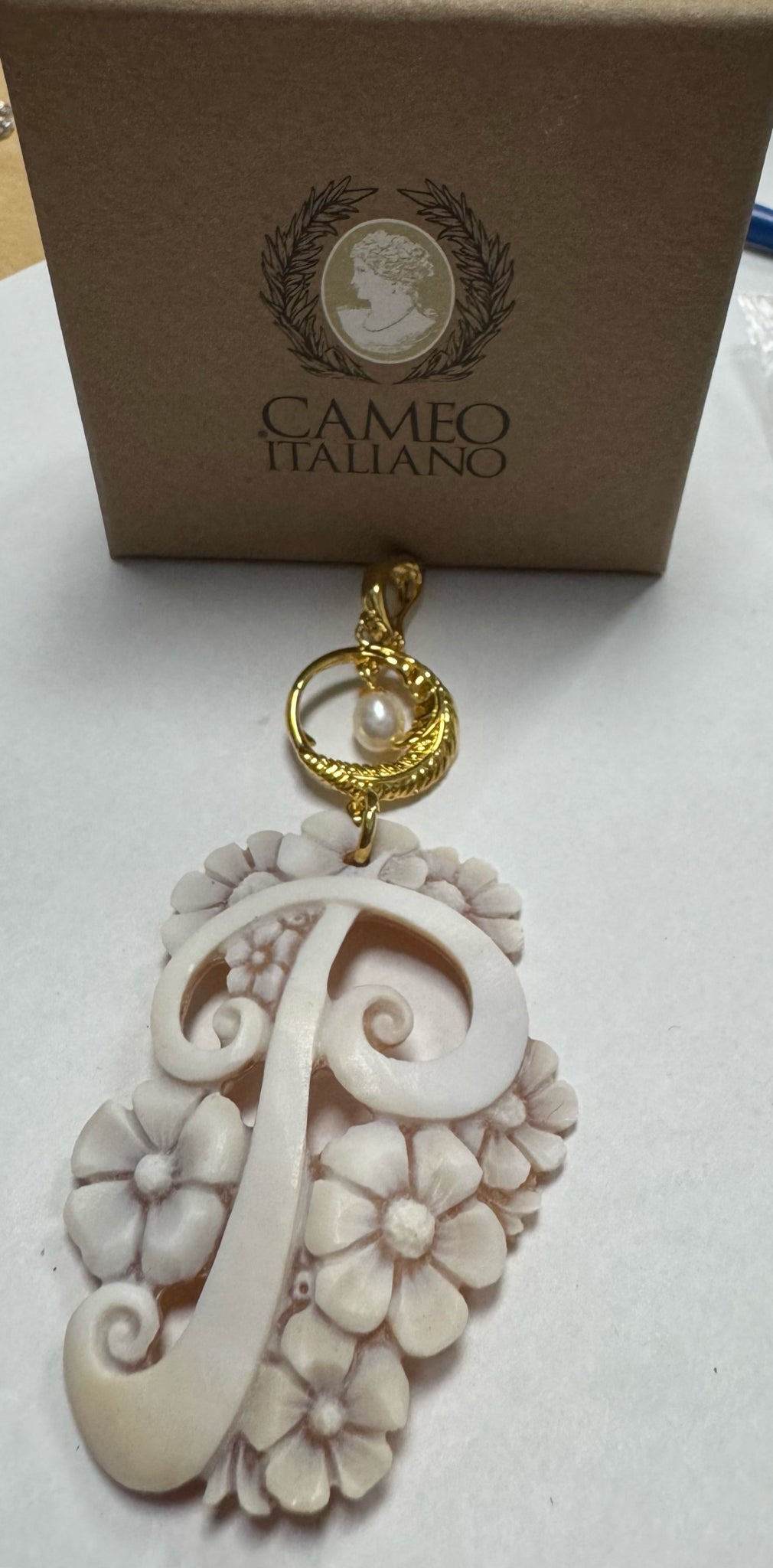 18kGP Shell Inital Cameo Pendant