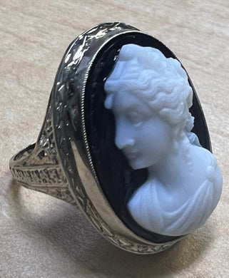 14k White Gold  Black & White Cameo Vintage Ring w/ Filigree Size 8