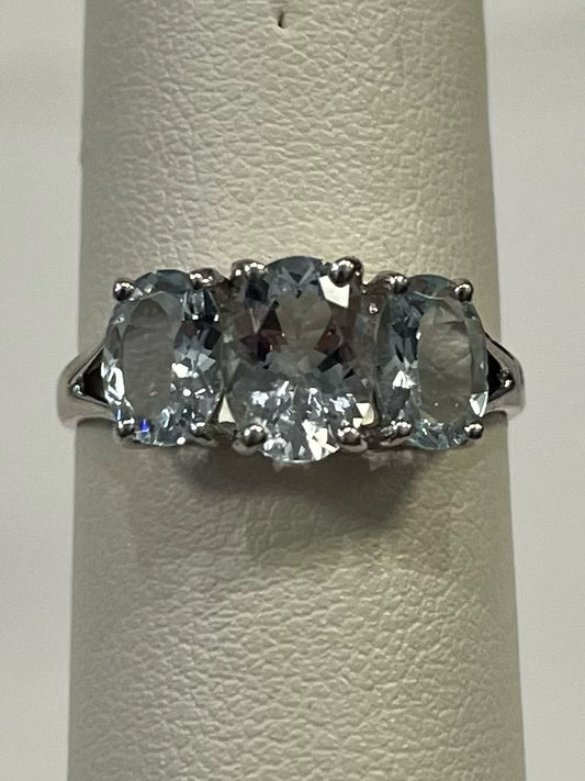 10k White Gold 3 Aquamarine Stone Ring Size 7.75