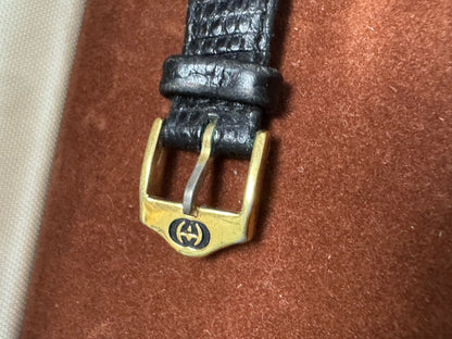 GUCCI Stacked GOLD Mid-Size WATCH 25mm VTG SWISS Quartz 978.002 New Battery