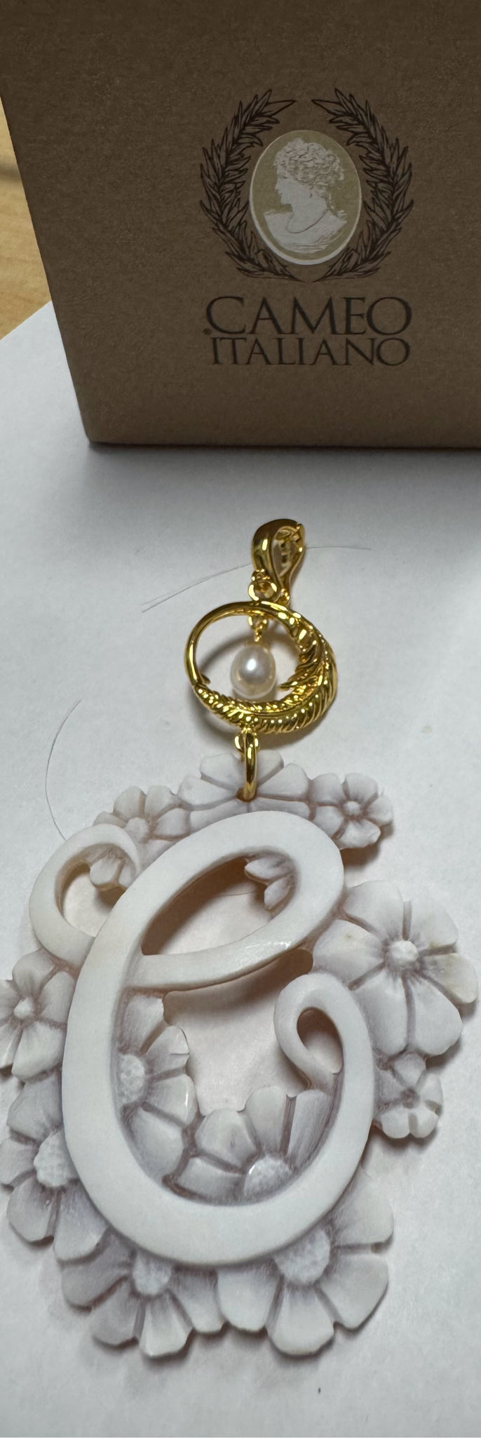 18kGP Shell Initial Cameo Pendant Italiano