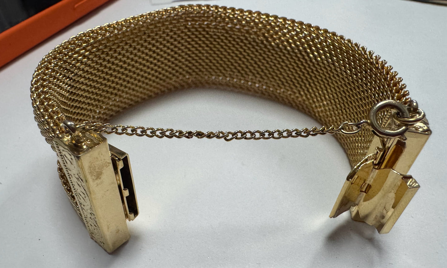HOBE Floral Etched Goldtone Mesh Vintage Panel Bracelet 1” Wide w/Safety