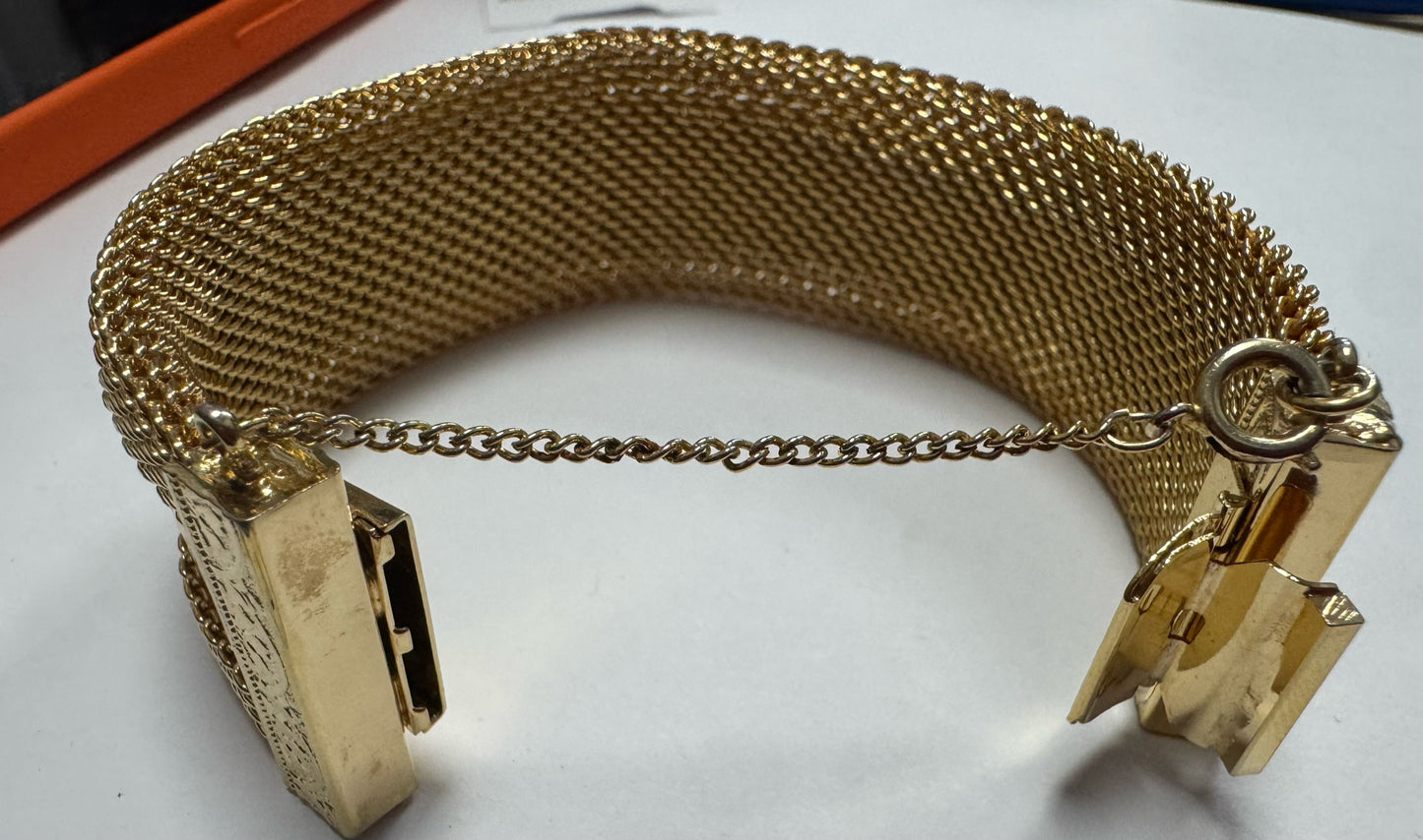 HOBE Floral Etched Goldtone Mesh Vintage Panel Bracelet 1” Wide w/Safety