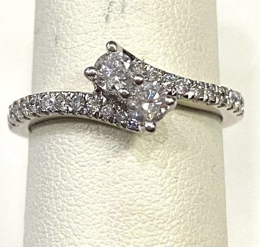 14kw Diamond Ring