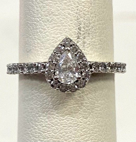 14kw Diamond Ring