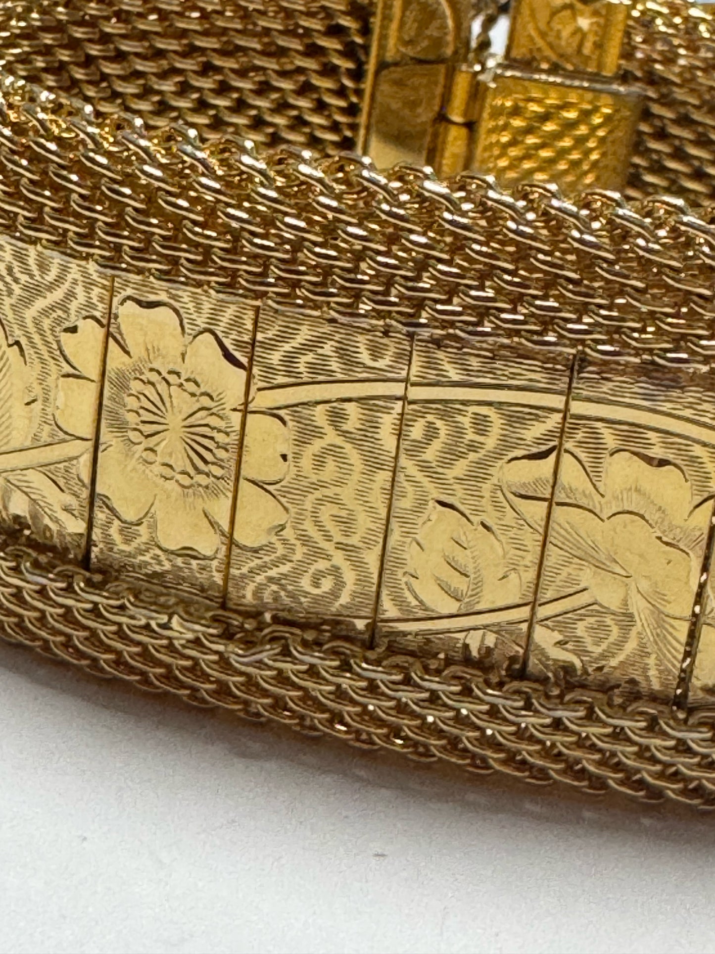 HOBE Floral Etched Goldtone Mesh Vintage Panel Bracelet 1” Wide w/Safety