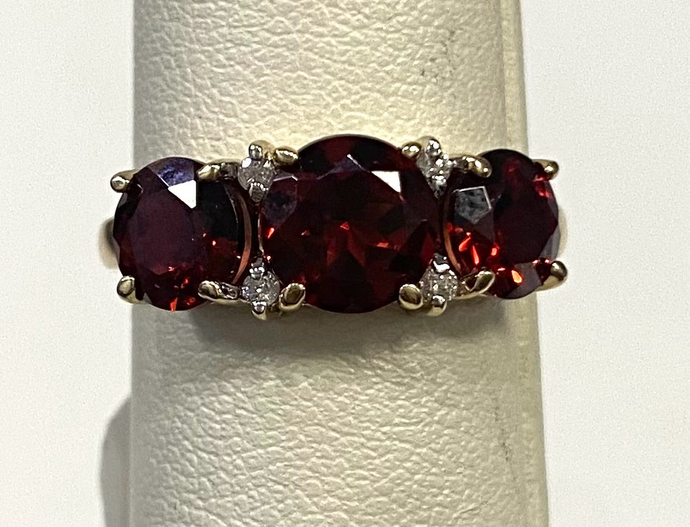 14k Yellow Gold Garnet & Diamond Ring Size 6.75