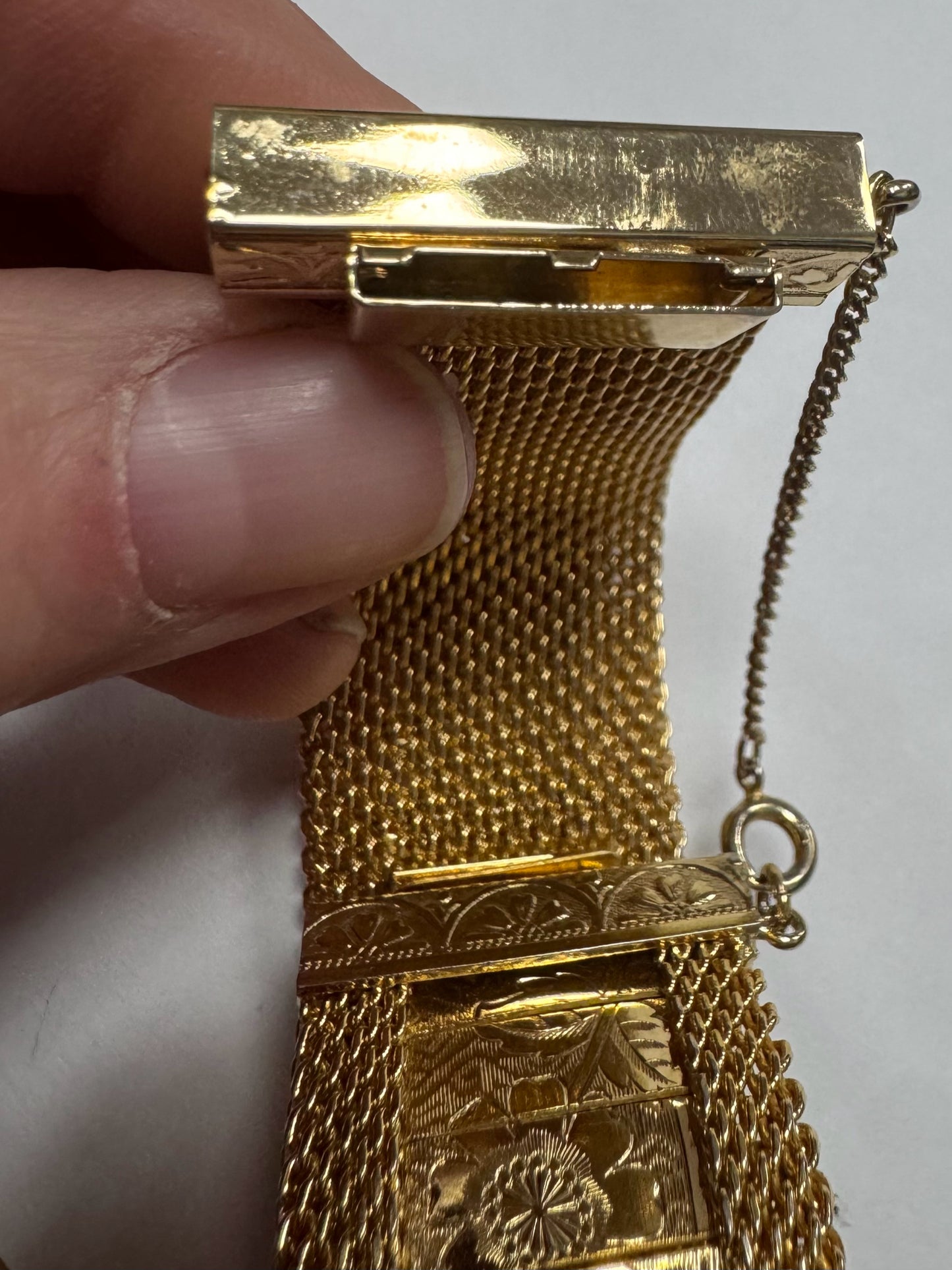 HOBE Floral Etched Goldtone Mesh Vintage Panel Bracelet 1” Wide w/Safety
