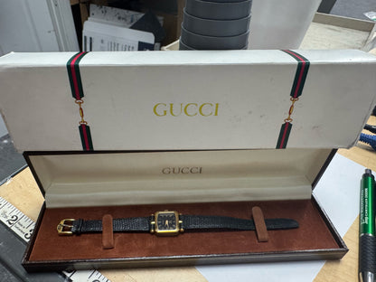 GUCCI Stacked GOLD Mid-Size WATCH 25mm VTG SWISS Quartz 978.002 New Battery