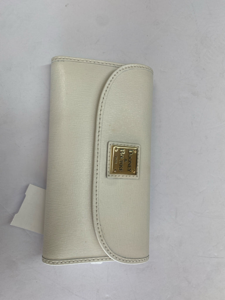 Designer Dooney & Bourke White Wallet