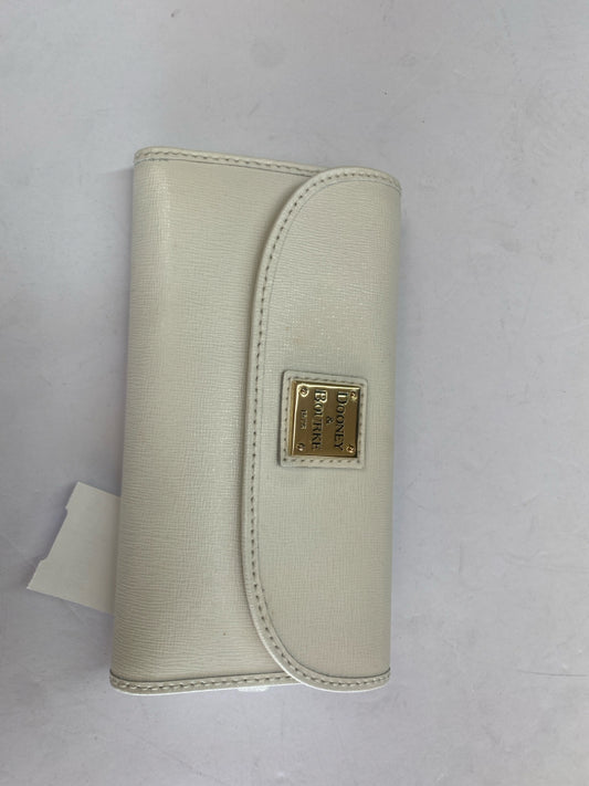 Designer Dooney & Bourke White Wallet