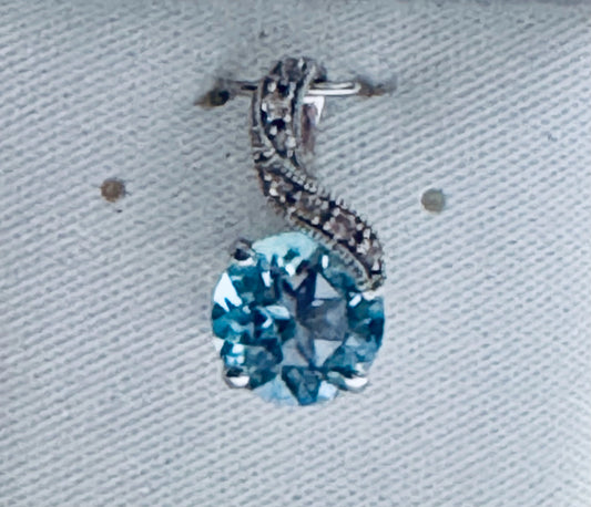 10kw Blue Topaz Pendant