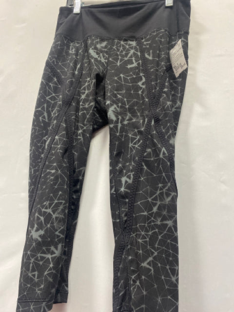 Size 6 Lululemon Black Boutique Active Wear Women's Pants Capri