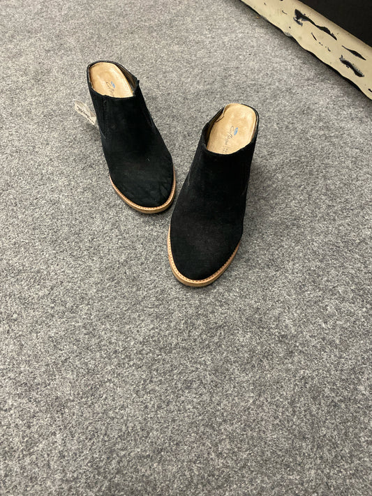 Black Aqua College Shoes Women's