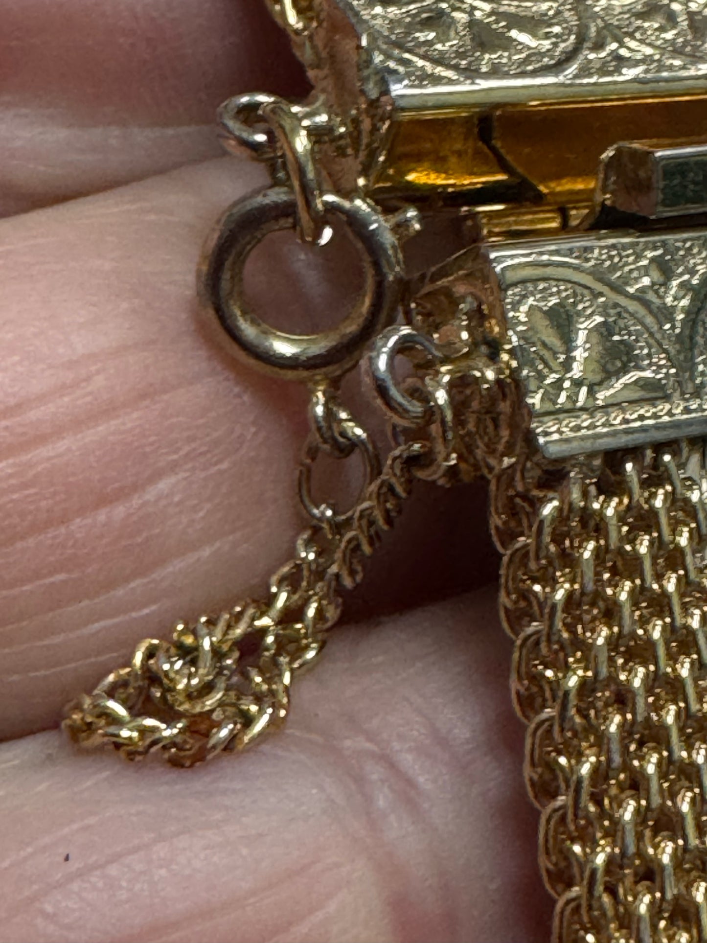 HOBE Floral Etched Goldtone Mesh Vintage Panel Bracelet 1” Wide w/Safety