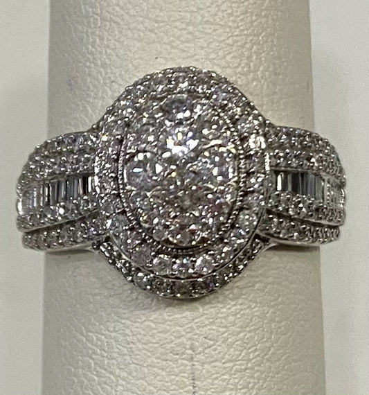 10k White Gold  Diamond Cluster Ring Size 8