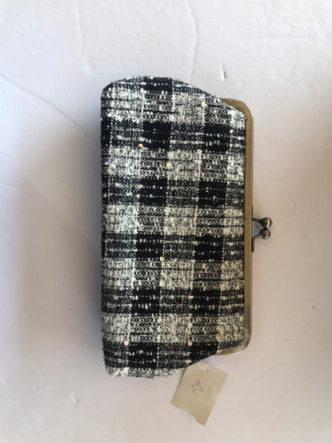 Designer Patricia Nash Black/White Clutch