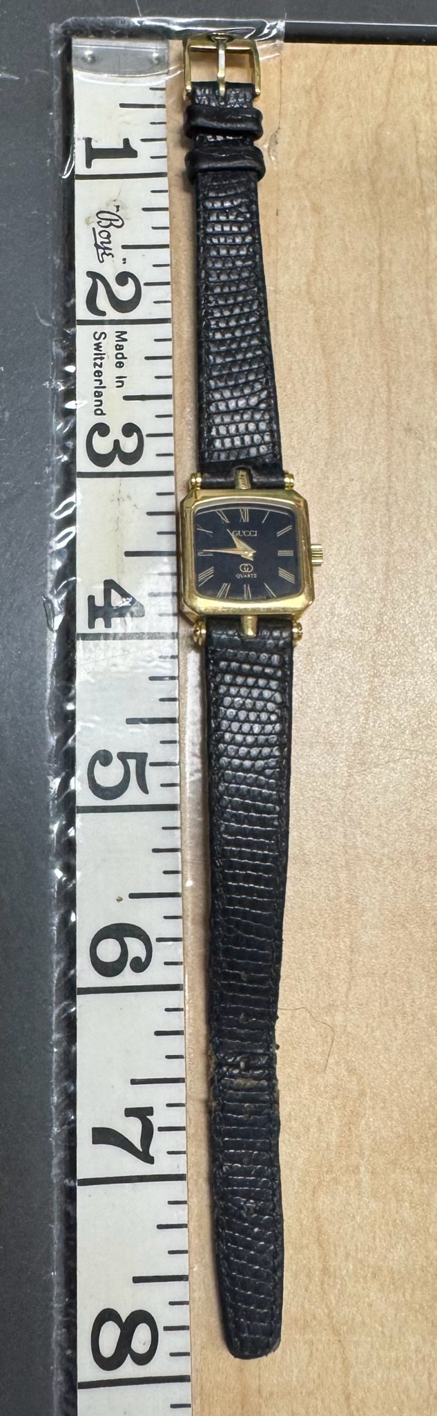 GUCCI Stacked GOLD Mid-Size WATCH 25mm VTG SWISS Quartz 978.002 New Battery