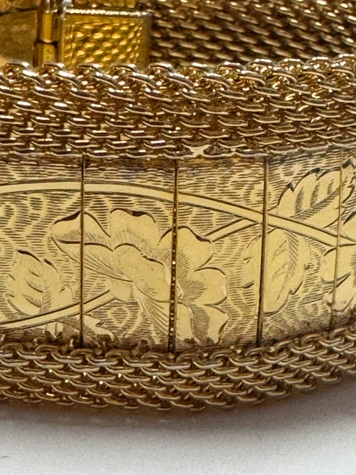 HOBE Floral Etched Goldtone Mesh Vintage Panel Bracelet 1” Wide w/Safety