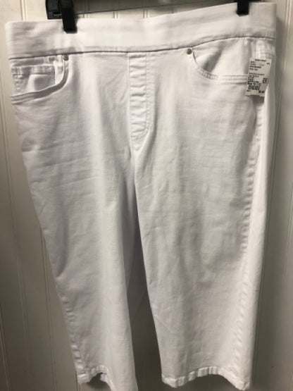 White Gloria Vanderbilt Capri Women's