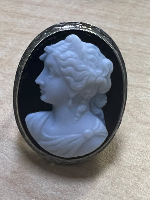 14k White Gold  Black & White Cameo Vintage Ring w/ Filigree Size 8