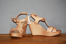 Load image into Gallery viewer, Brown Gianni Bini Heels Women&#39;s