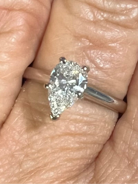 14kw 1 CT Pear Diamond Ring